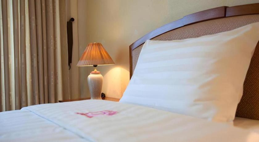 Cwd Hotel Hanoi Exteriör bild